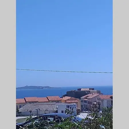 Studio 30m2 Sur La Presqu'ile De Giens Dans Privee Avec Piscine Daire Hyères